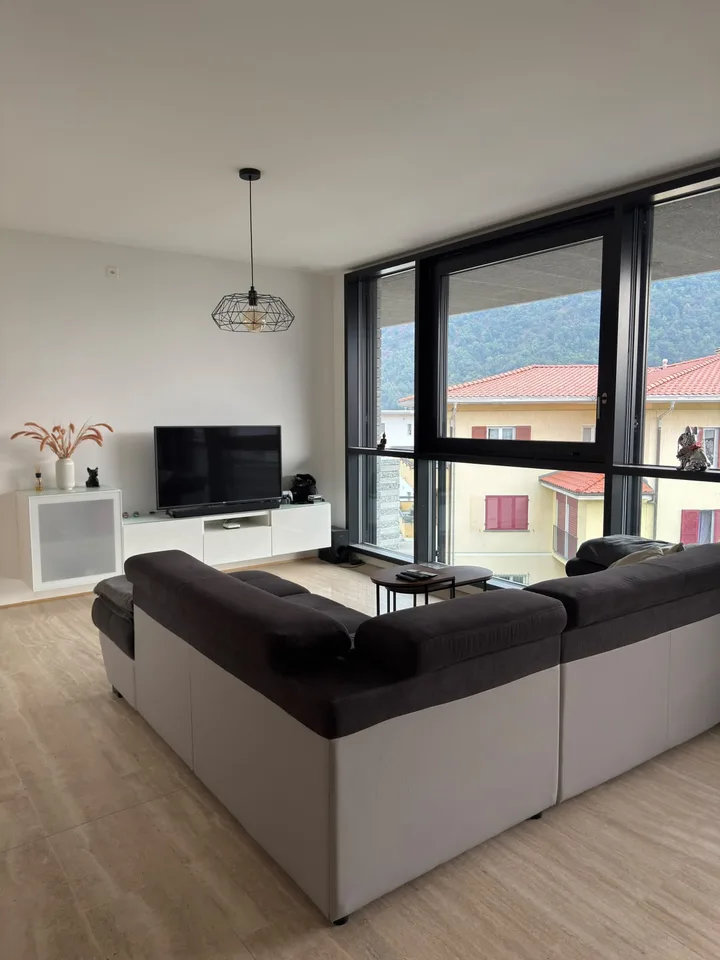 Bright 3-room apartment with balcony in Losone