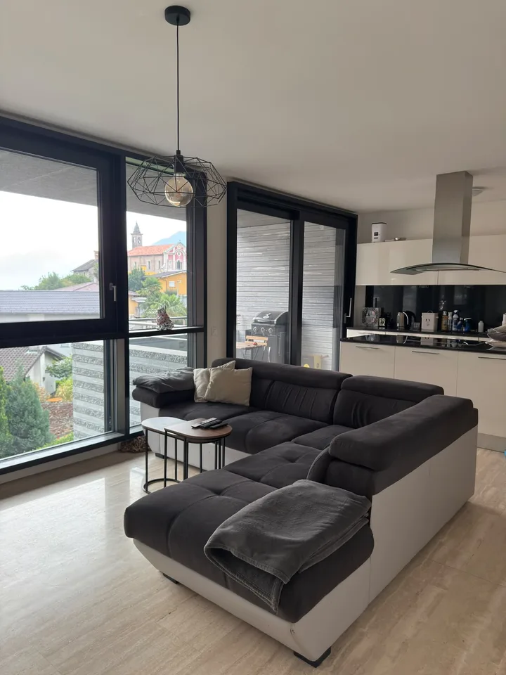 Bright 3-room apartment with balcony in Losone