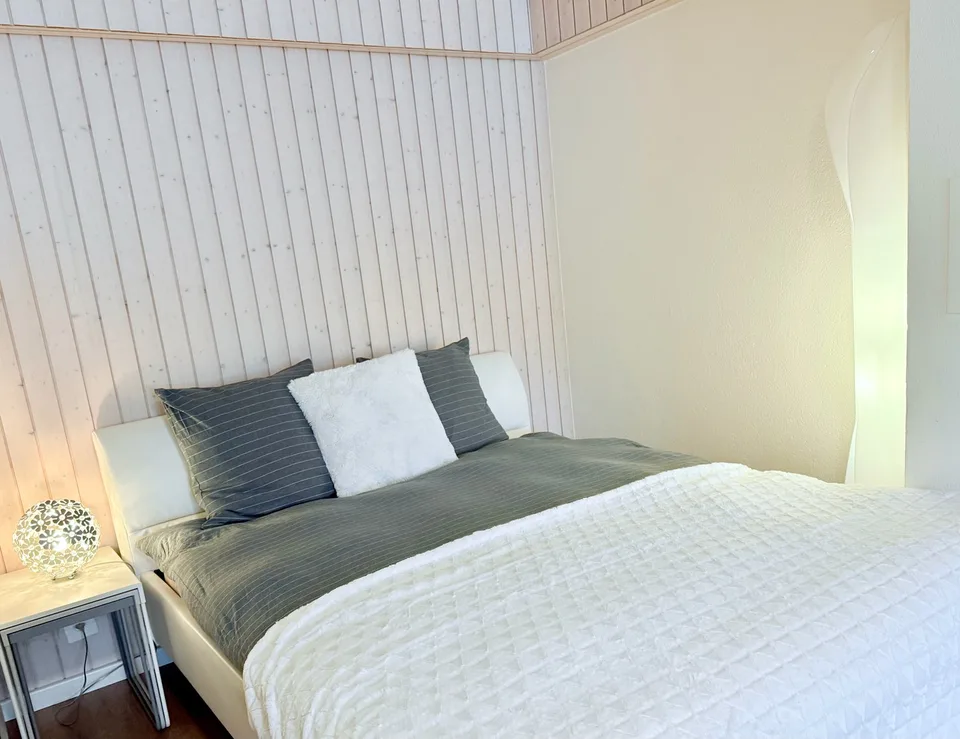 Loft arredato 1,5 locali — speciale per studenti — a 8 minuti di treno da Delémont (HE-Arc)