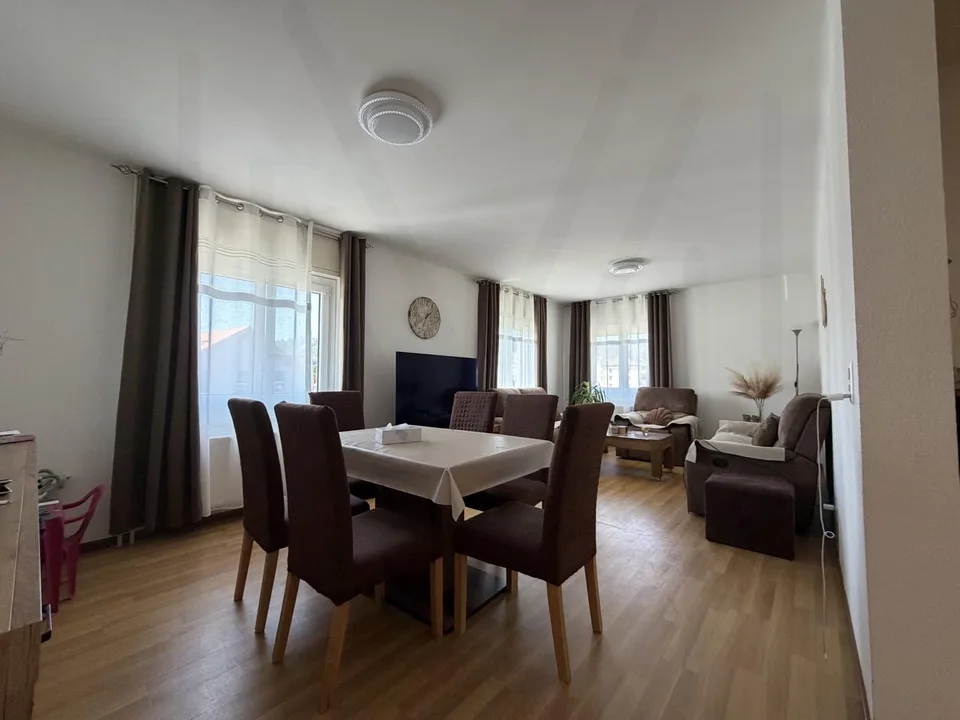 3,5-Zimmer-Wohnung im 1. Stock