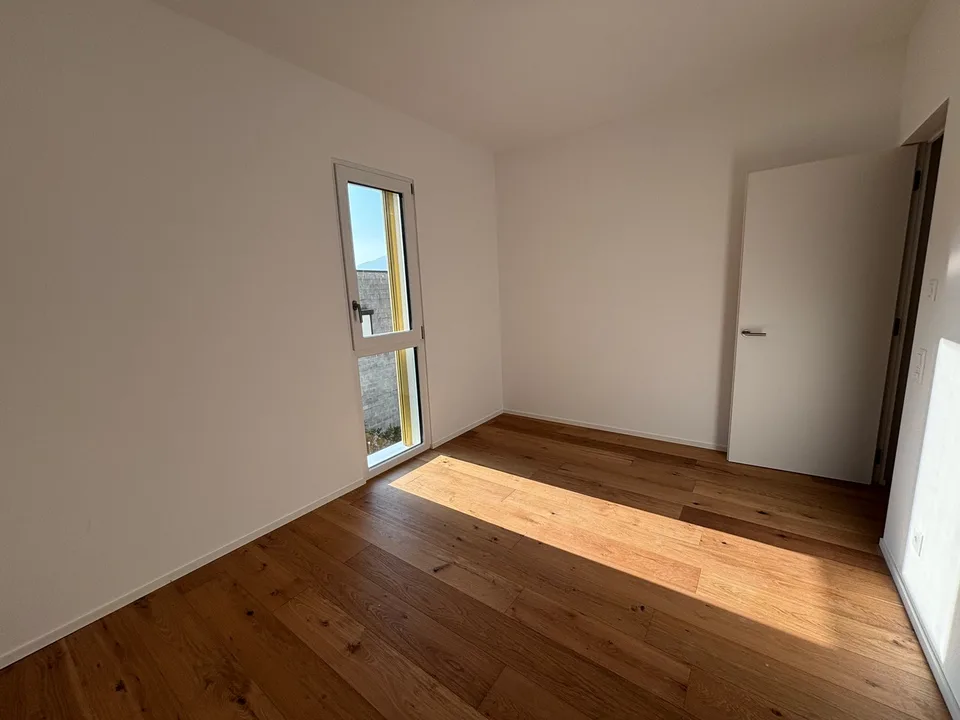 Neues Penthouse in Brusino - Seesicht und Bootsplatz!