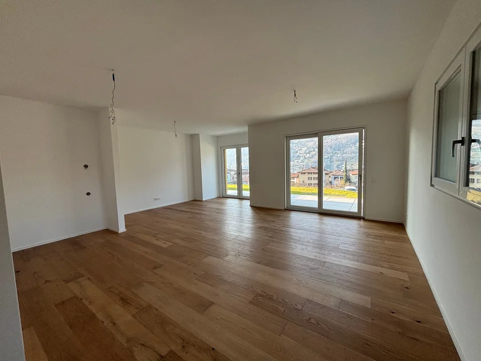 Neues Penthouse in Brusino - Seesicht und Bootsplatz!