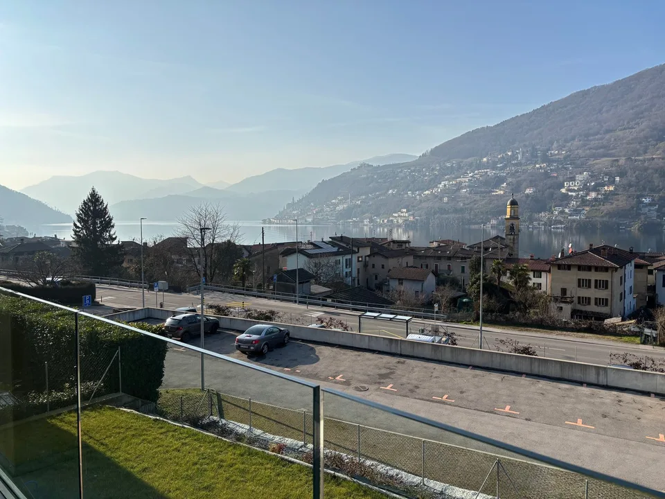 Neues Penthouse in Brusino - Seesicht und Bootsplatz!
