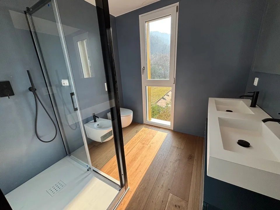 Neues Penthouse in Brusino - Seesicht und Bootsplatz!