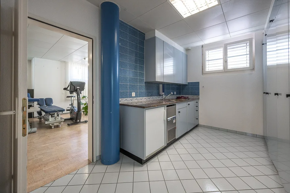 Espace polyvalent avec potentiel pour un appartement attractif