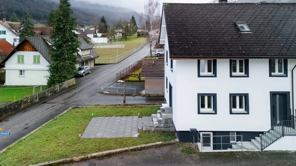 Kernsaniert 4.5-Zi.-Doppeleinfamilienhaus, Welschenrohr