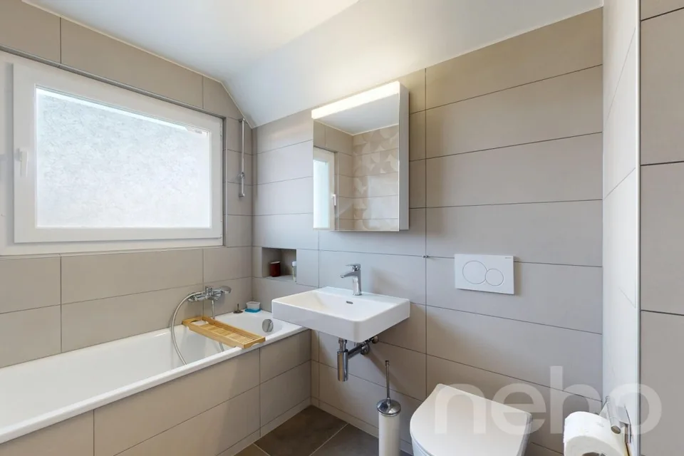 Villa individuelle rénovée avec rooftop et vue dégagée