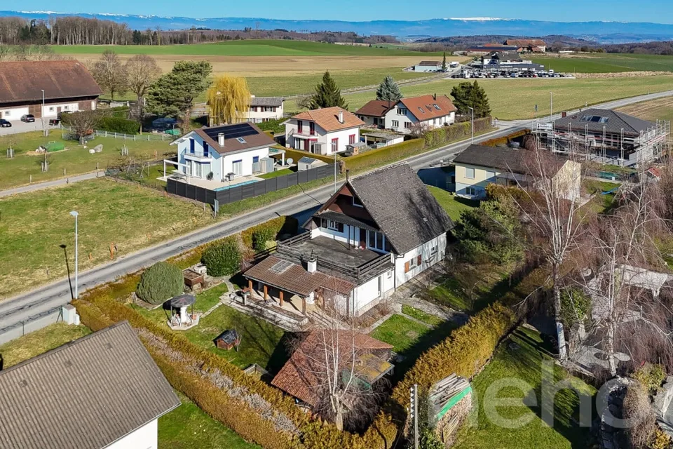 Villa individuelle rénovée avec rooftop et vue dégagée