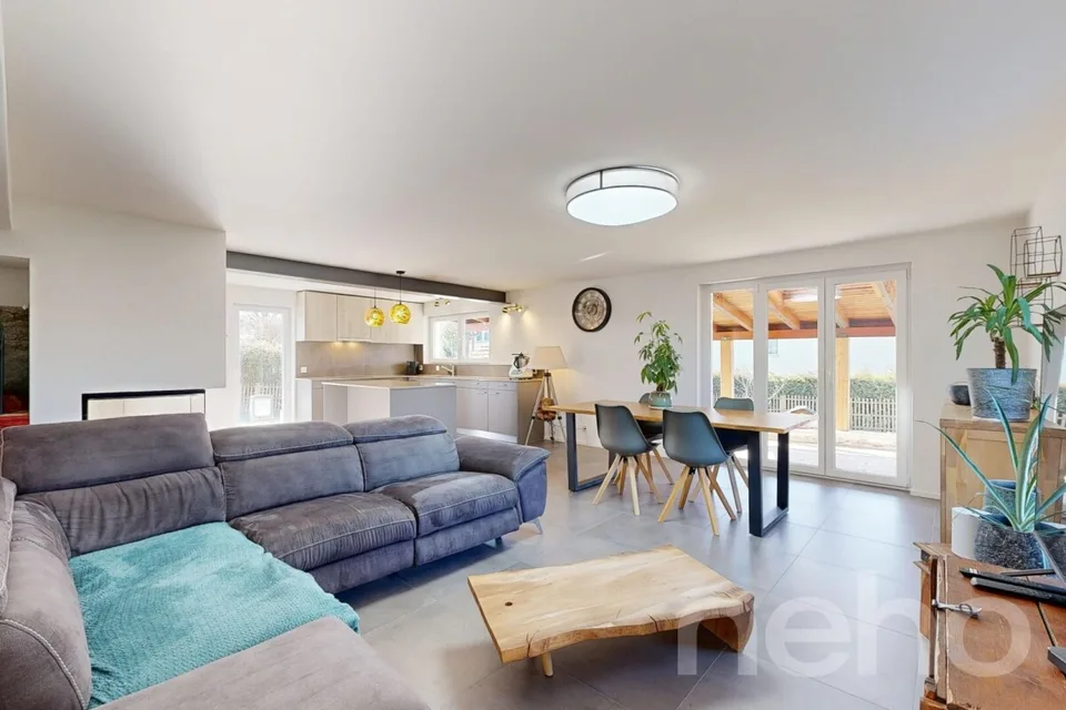 Villa individuelle rénovée avec rooftop et vue dégagée