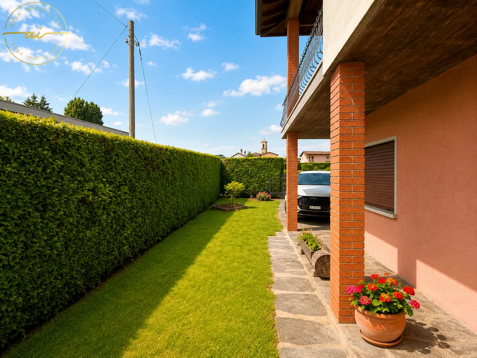 CASA INDIPENDENTE CON AMPIO TERRENO EDIFICABILE