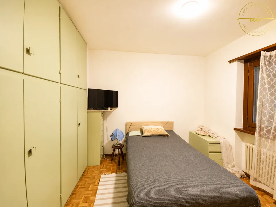 CASA INDIPENDENTE CON AMPIO TERRENO EDIFICABILE
