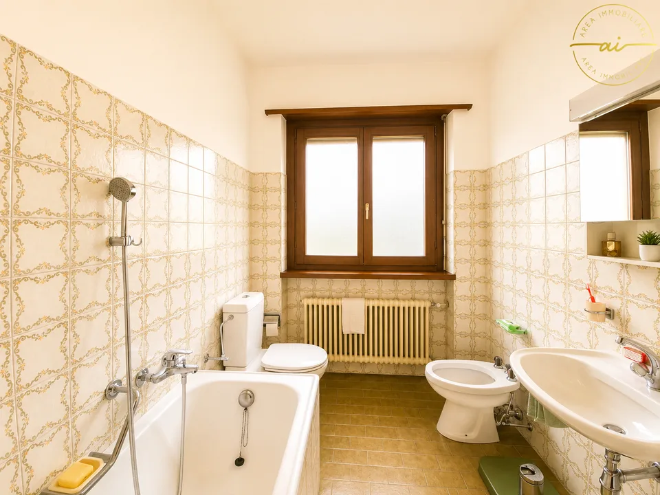 CASA INDIPENDENTE CON AMPIO TERRENO EDIFICABILE