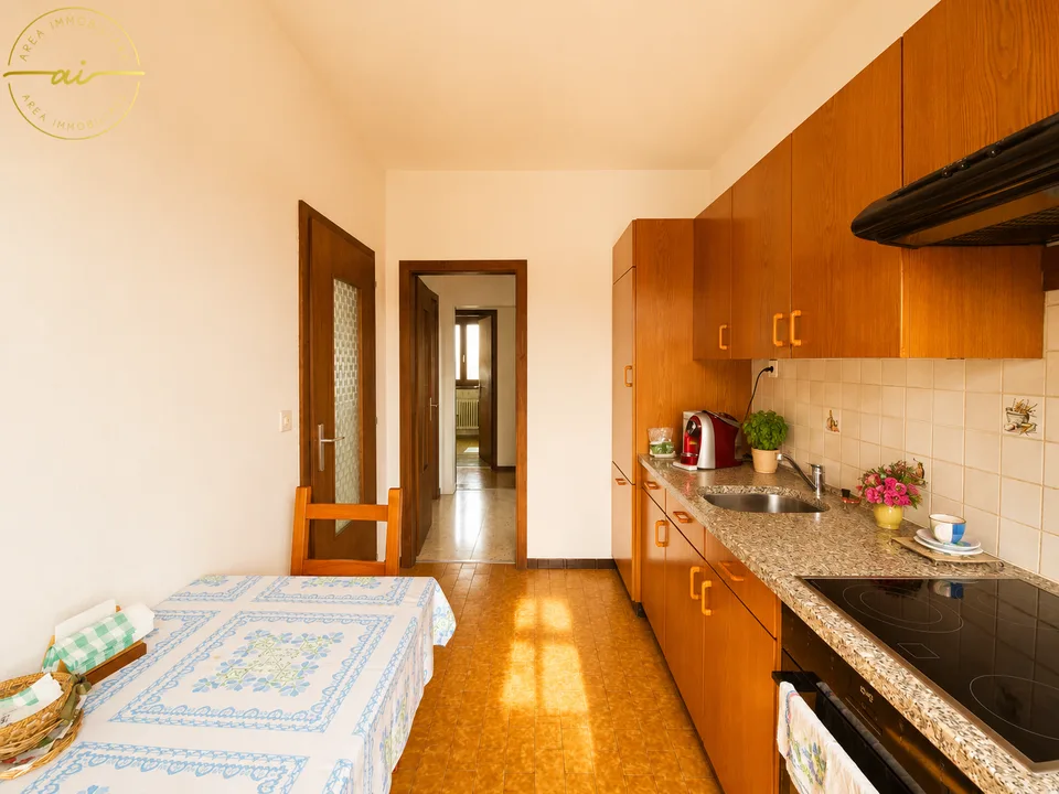 CASA INDIPENDENTE CON AMPIO TERRENO EDIFICABILE