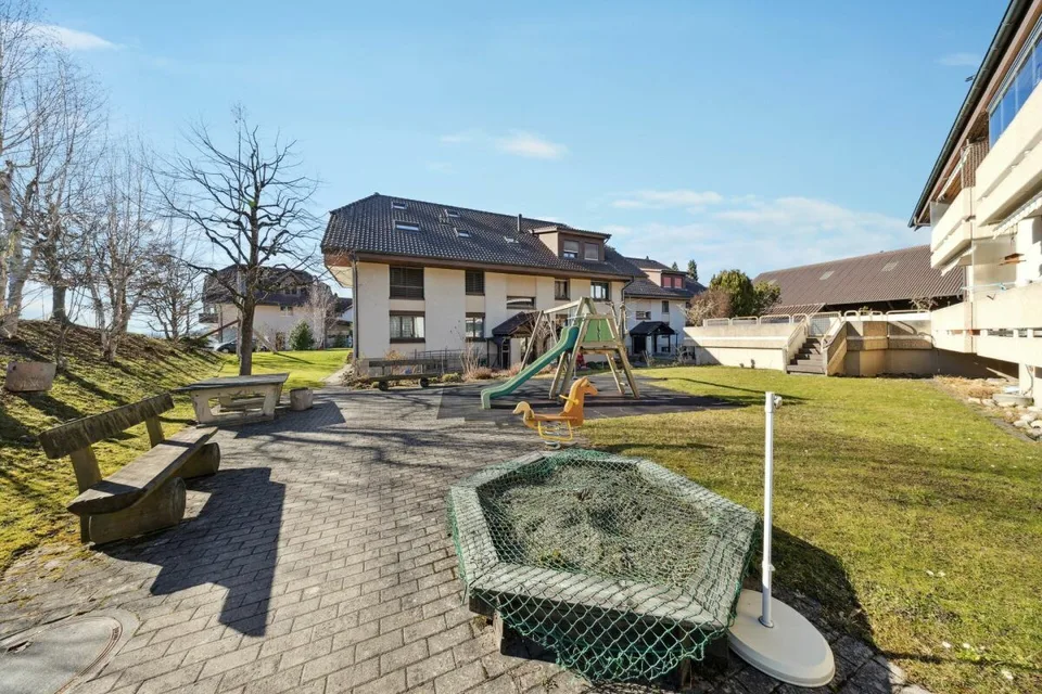 Helle 4.5-Zimmer-Eigentumswohnung mit 2 Bädern & Balkon - ideal für junge Familien?