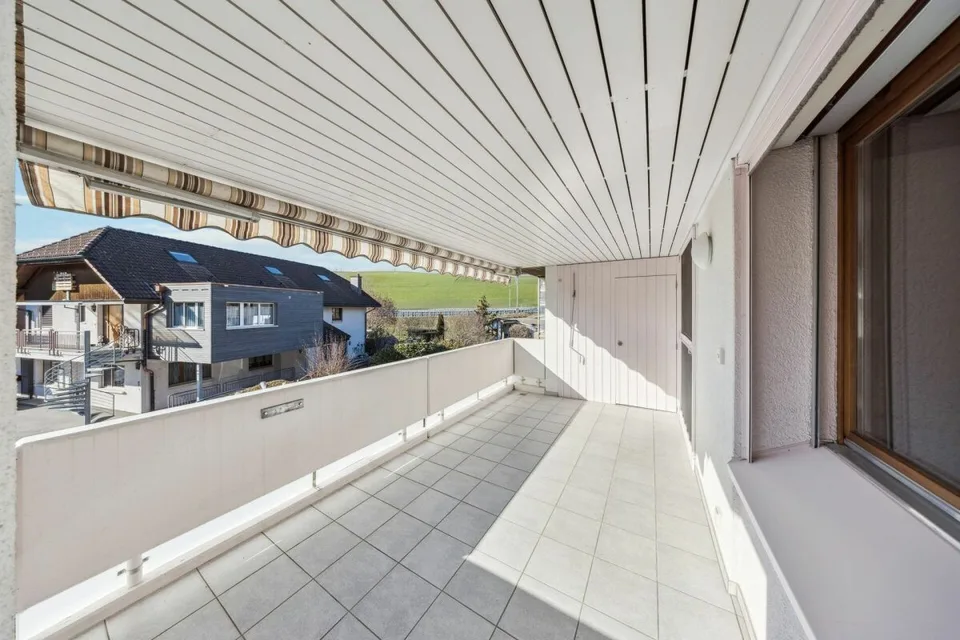 Helle 4.5-Zimmer-Eigentumswohnung mit 2 Bädern & Balkon - ideal für junge Familien?