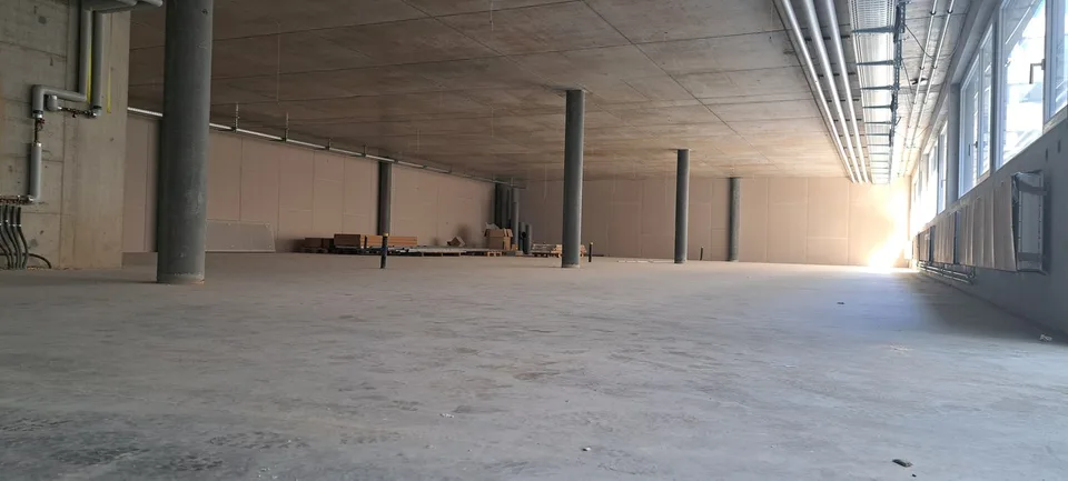 Local commercial, bureau et entrepôt / Gewerberaum, Büro und Lager