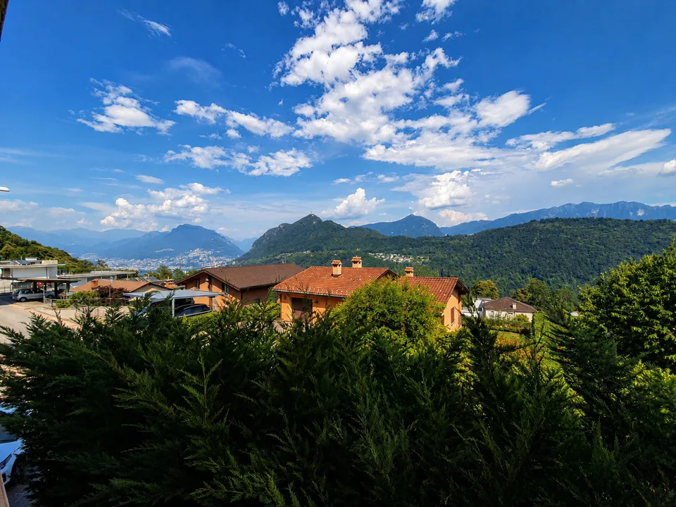 Bright apartment with terrace of 4.5 rooms in Agra – Panoramic view of the mountains