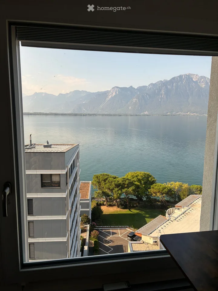 Stunning 13th-Floor 2.5-Room Apartment with Panoramic Lake & Mountain Views in Montreux