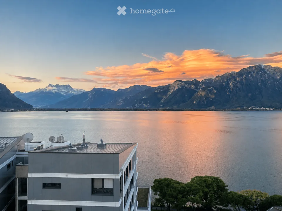Stunning 13th-Floor 2.5-Room Apartment with Panoramic Lake & Mountain Views in Montreux