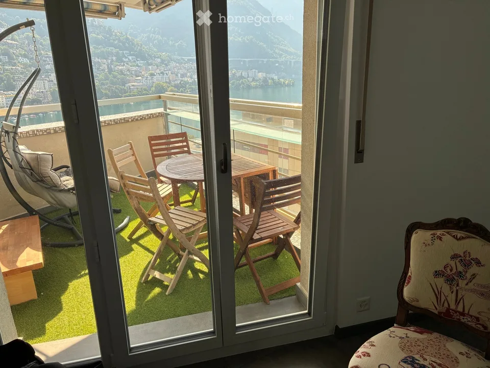 Stunning 13th-Floor 2.5-Room Apartment with Panoramic Lake & Mountain Views in Montreux