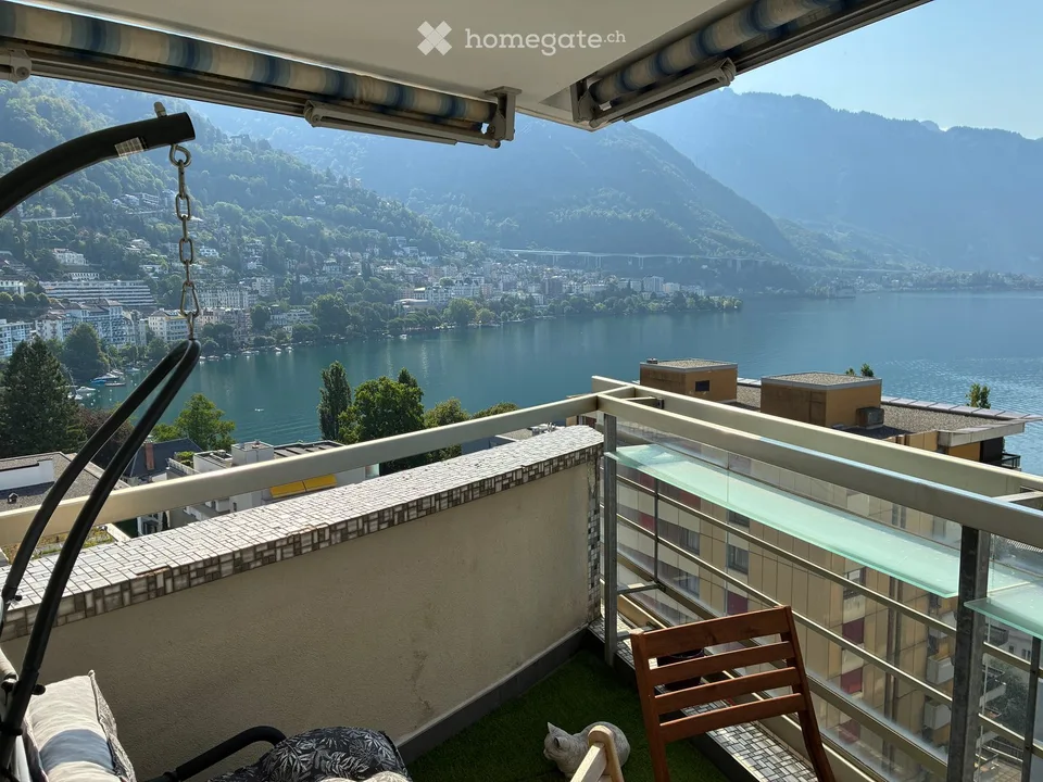 Stunning 13th-Floor 2.5-Room Apartment with Panoramic Lake & Mountain Views in Montreux