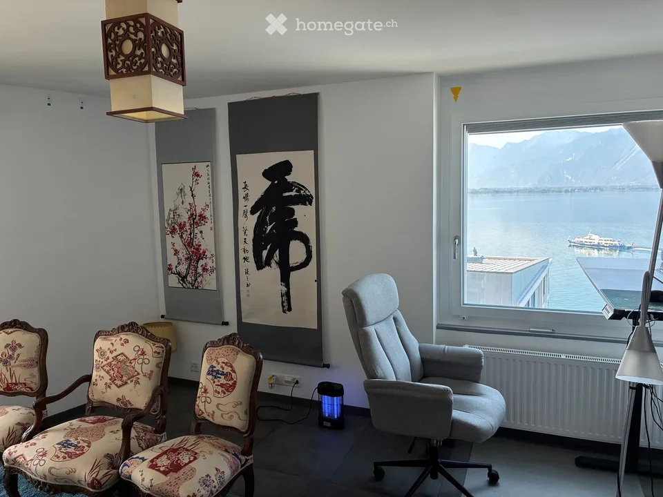 Stunning 13th-Floor 2.5-Room Apartment with Panoramic Lake & Mountain Views in Montreux