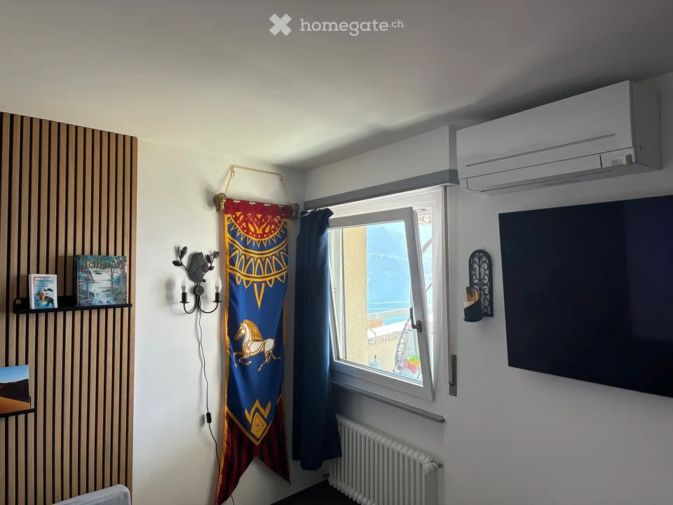 Stunning 13th-Floor 2.5-Room Apartment with Panoramic Lake & Mountain Views in Montreux
