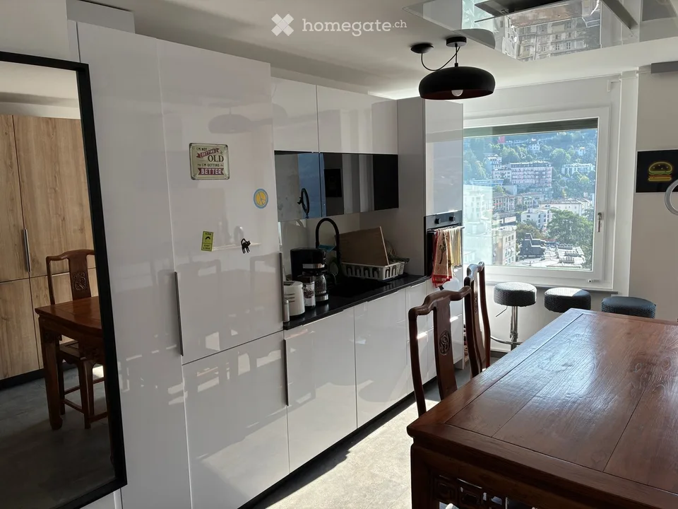 Stunning 13th-Floor 2.5-Room Apartment with Panoramic Lake & Mountain Views in Montreux
