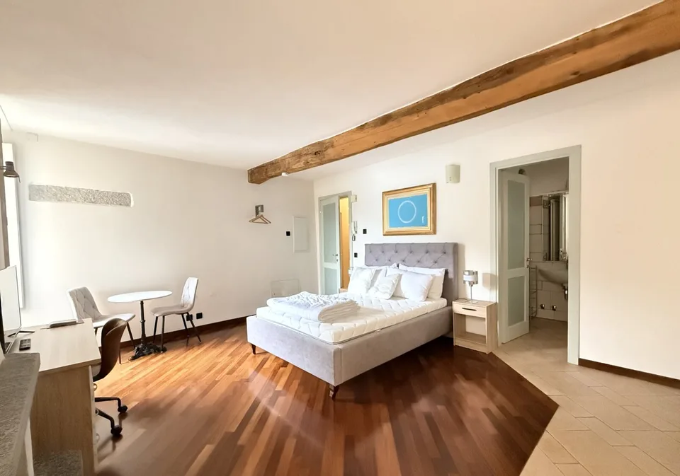 AFFITTASI GRAZIOSI MONOLOCALI IN PALAZZO STORICO A MORCOTE
