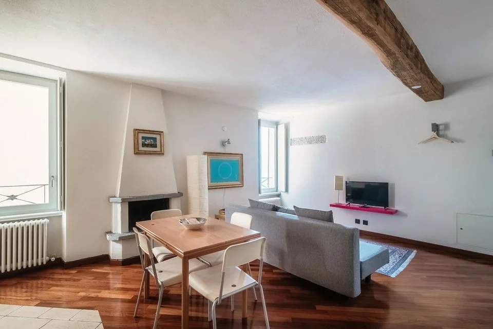 AFFITTASI GRAZIOSI MONOLOCALI IN PALAZZO STORICO A MORCOTE