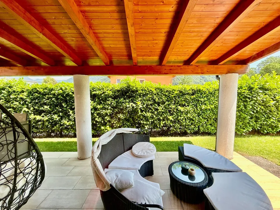 BELLISSIMA CASA DI 5.5 LOCALI CON GIARDINO A MEZZOVICO