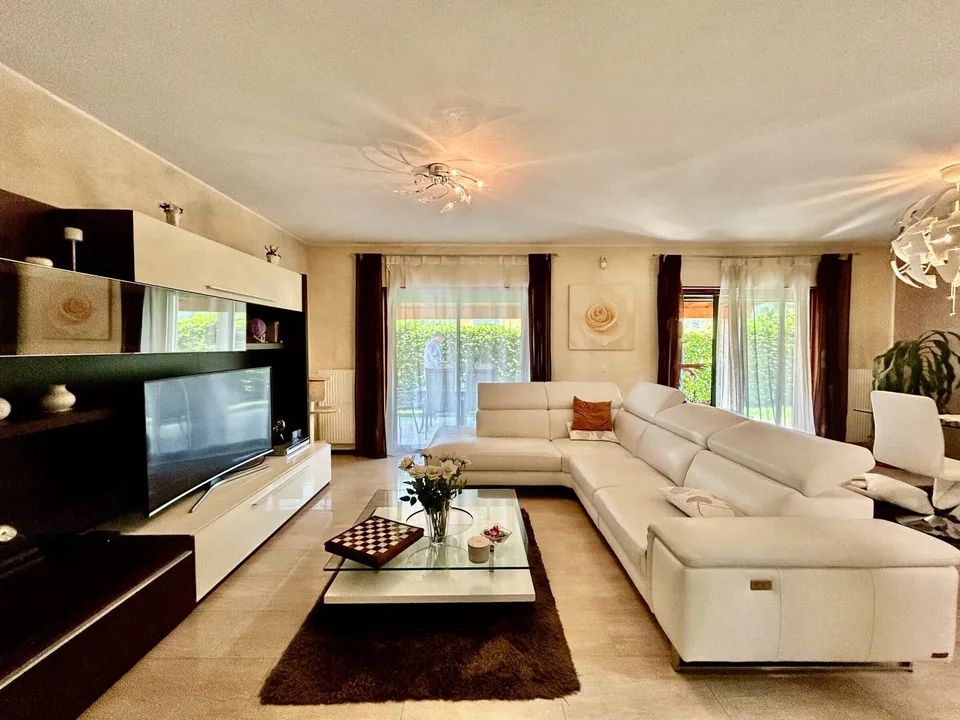 BELLISSIMA CASA DI 5.5 LOCALI CON GIARDINO A MEZZOVICO