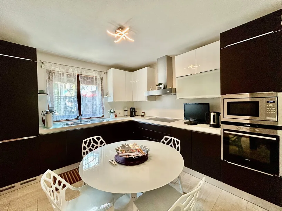 BELLISSIMA CASA DI 5.5 LOCALI CON GIARDINO A MEZZOVICO