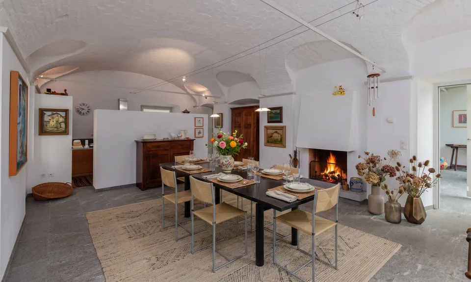 Casa Ticinese 6.5 Lokale mit Garten und Pool in Curio