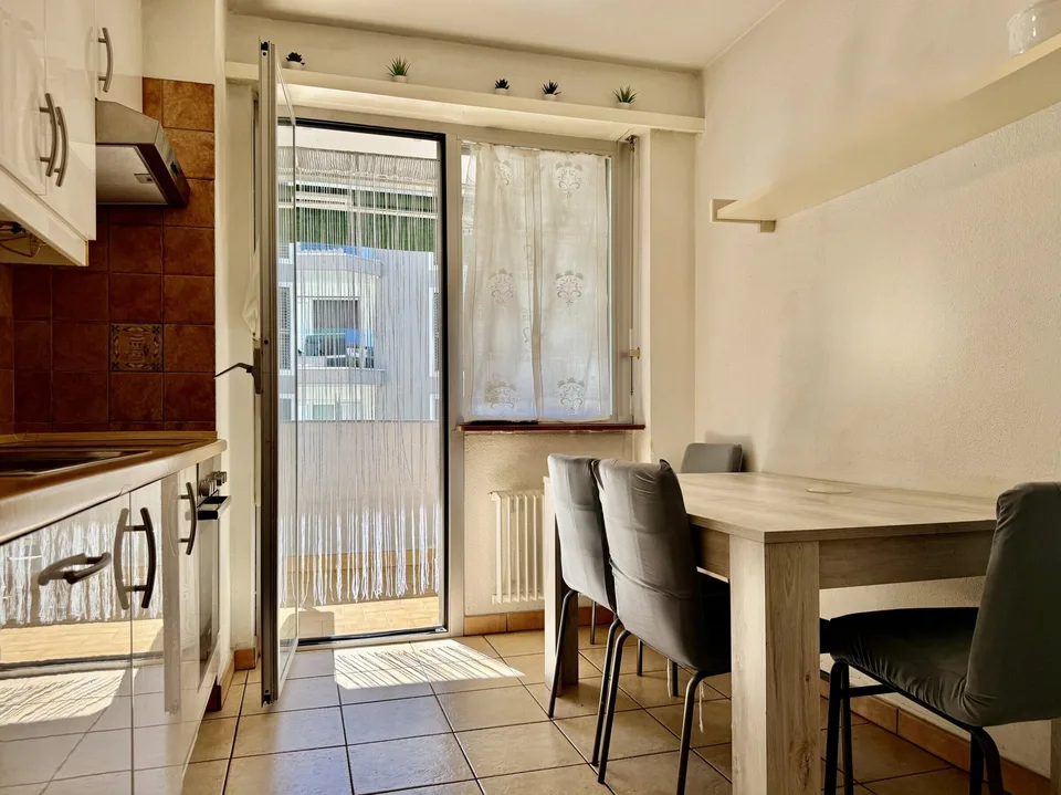Geräumig und helles 3.5-Zimmer-Wohnung mit zwei Terrassen in Morbio Inferiore
