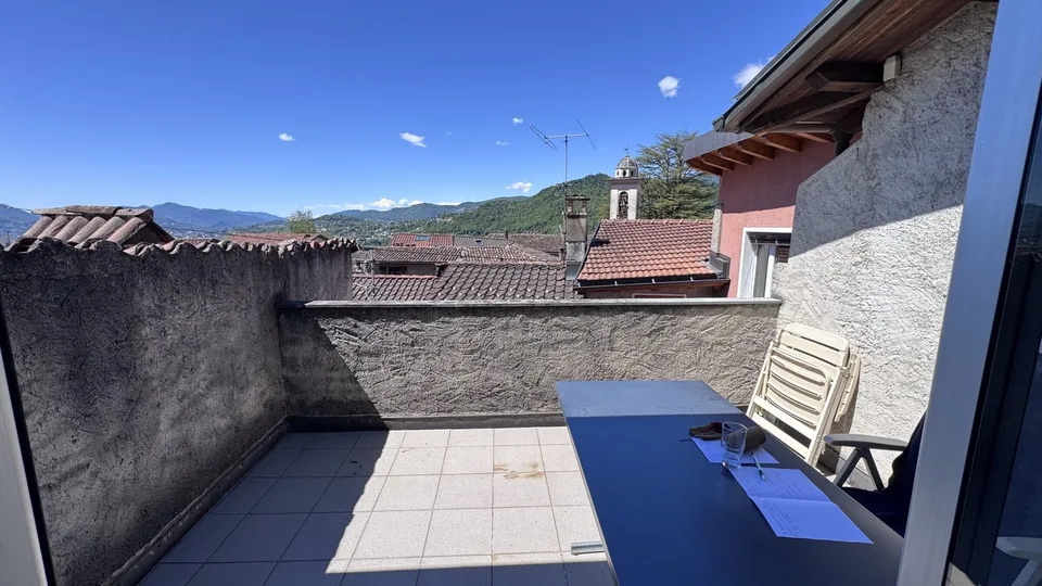 Maison spacieuse et caractéristique de 6.5 pièces à Cadro