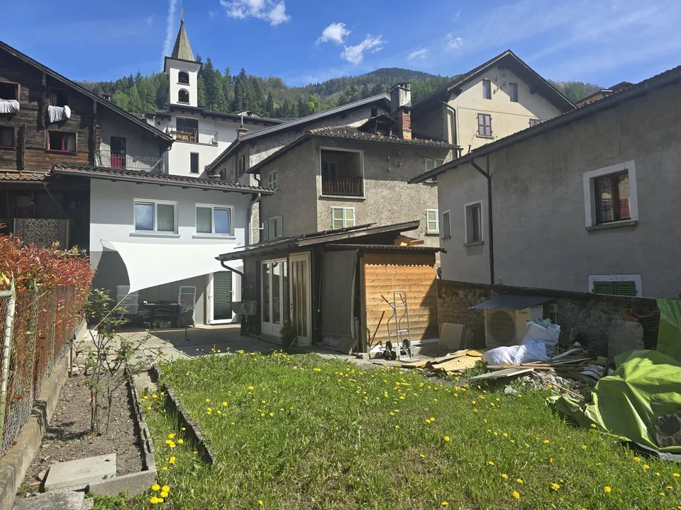 Wunderschönes modernes Ferienhäuschen mit Garten in Faido