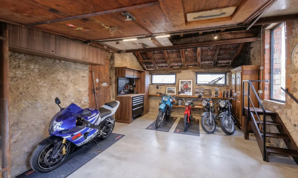 GRANDE MAISON 7.5 PIÈCES AVEC TERRASSE ET 2 PLACES DE PARKING À LOPAGNO