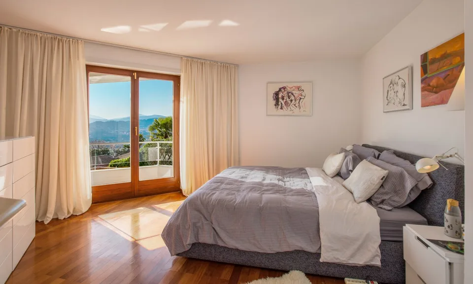 SPLENDIDA VILLA 6.5 LOCALI VISTA LAGO CON PISCINA A BIOGGIO