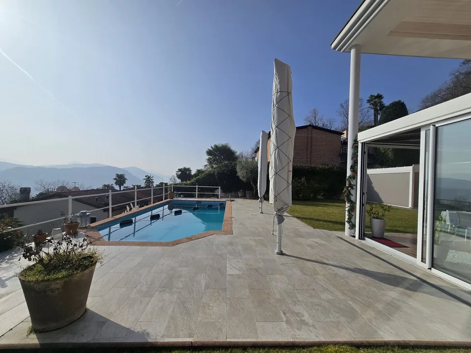 SPLENDIDA VILLA 6.5 LOCALI VISTA LAGO CON PISCINA A BIOGGIO