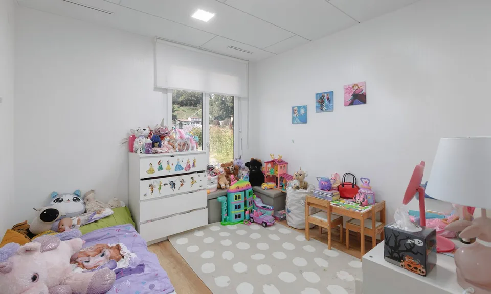 SPLENDIDES 4.5 LOCALE MIT PRIVATGARTEN IN LUGANO FIGINO
