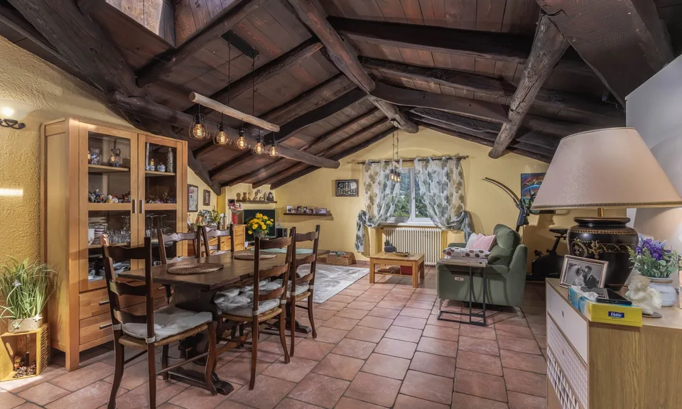 APPARTEMENT 3.5 PIÈCES SPACIEUX AVEC GRANDE TERRASSE ET VUE DÉGAGÉE À CAPRIASCA