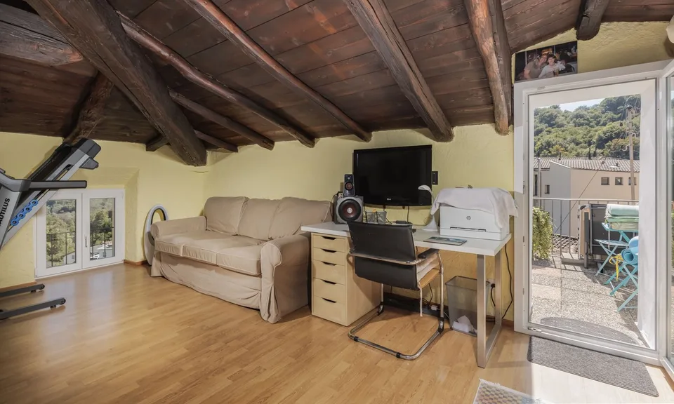 APPARTEMENT 3.5 PIÈCES SPACIEUX AVEC GRANDE TERRASSE ET VUE DÉGAGÉE À CAPRIASCA