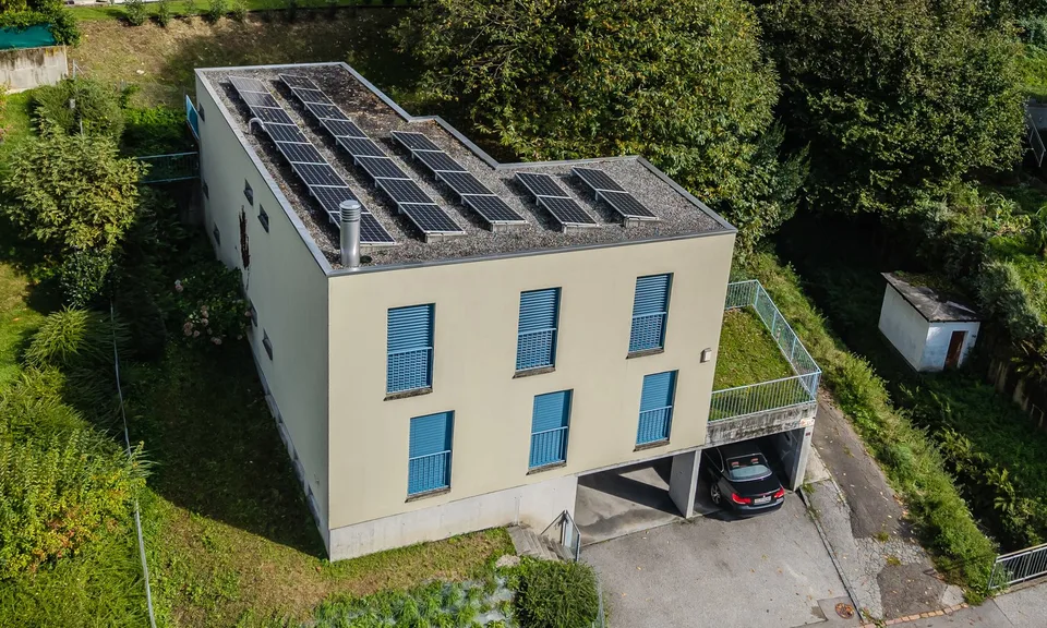 STUPENDA E SPAZIOSA VILLA 6.5 NEL VERDE A PONTE CAPRIASCA