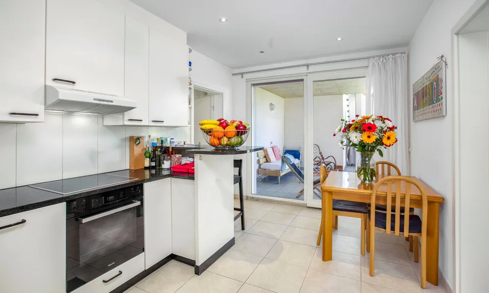 VILLA EIN-/ZWEIFAMILIENHAUS 6.5 MIT GROSSEM GARTEN IN CADRO