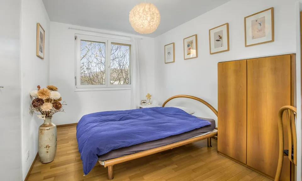 VILLA EIN-/ZWEIFAMILIENHAUS 6.5 MIT GROSSEM GARTEN IN CADRO