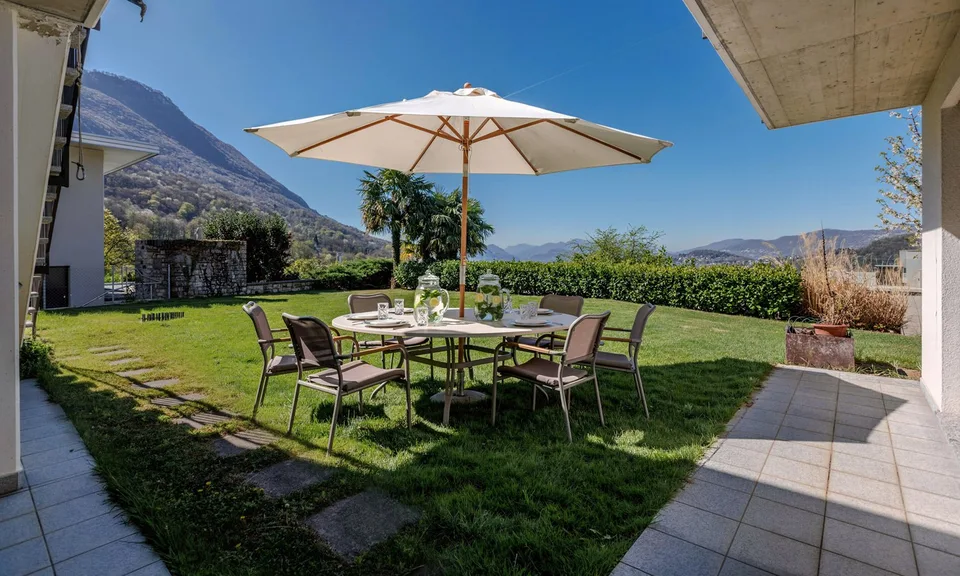 VILLA EIN-/ZWEIFAMILIENHAUS 6.5 MIT GROSSEM GARTEN IN CADRO