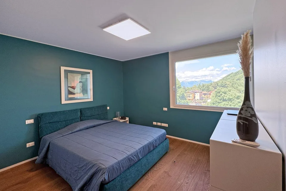 SPLENDIDO E AMPIO 4.5 LOCALI VISTA LAGO NEL VERDE A CARONA