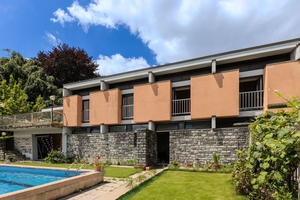 Villa in ruhiger Zone mit großem Garten in Coldrerio