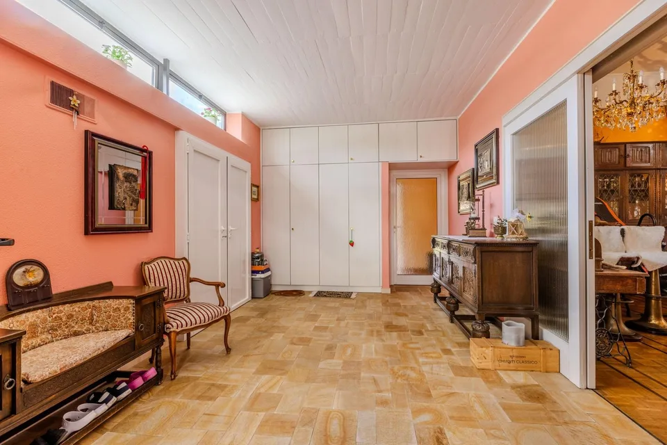 Villa in ruhiger Zone mit großem Garten in Coldrerio